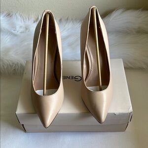 BCBG Generation Women’s Heidi Kidskin Shell Pumps Size 9.5M.